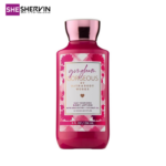 خریدلوسیون بدن بث اند بادی ورکزرایحه گینگام گرجیوس Bath & Body Works Gingham Gorgeous236mlبا رایحه شیرین و گلی، حاوی شی باتر و روغن نارگیل. آبرسان و نرم‌کننده پوست با بافت سبک و جذب سریع مناسب استفاده روزانه.